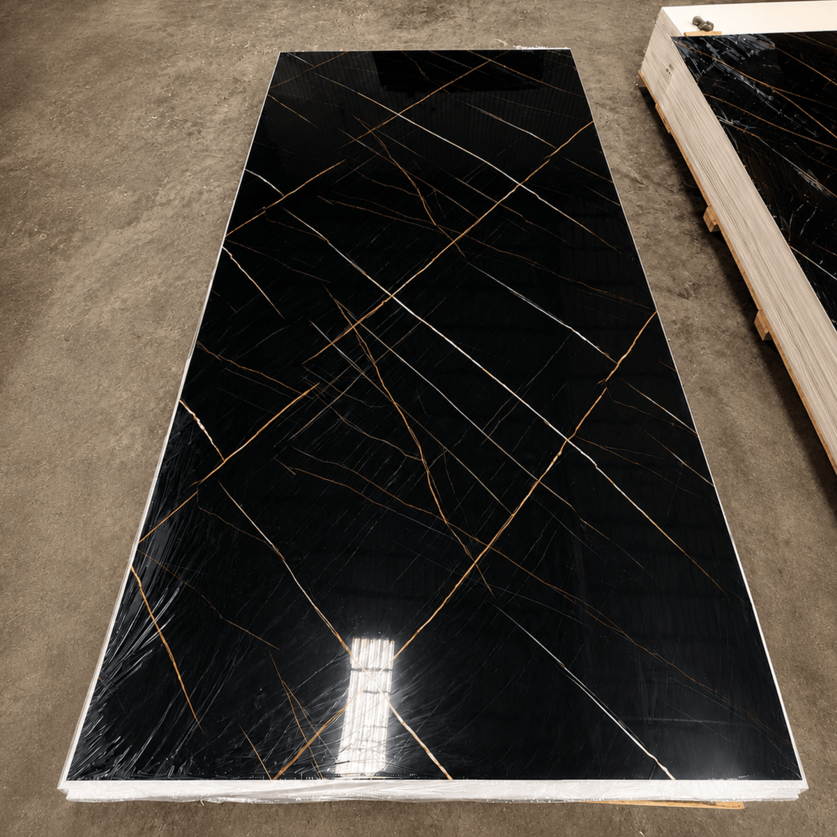 Placa PVC Negro Mirage detalle veta mármol negro elegante