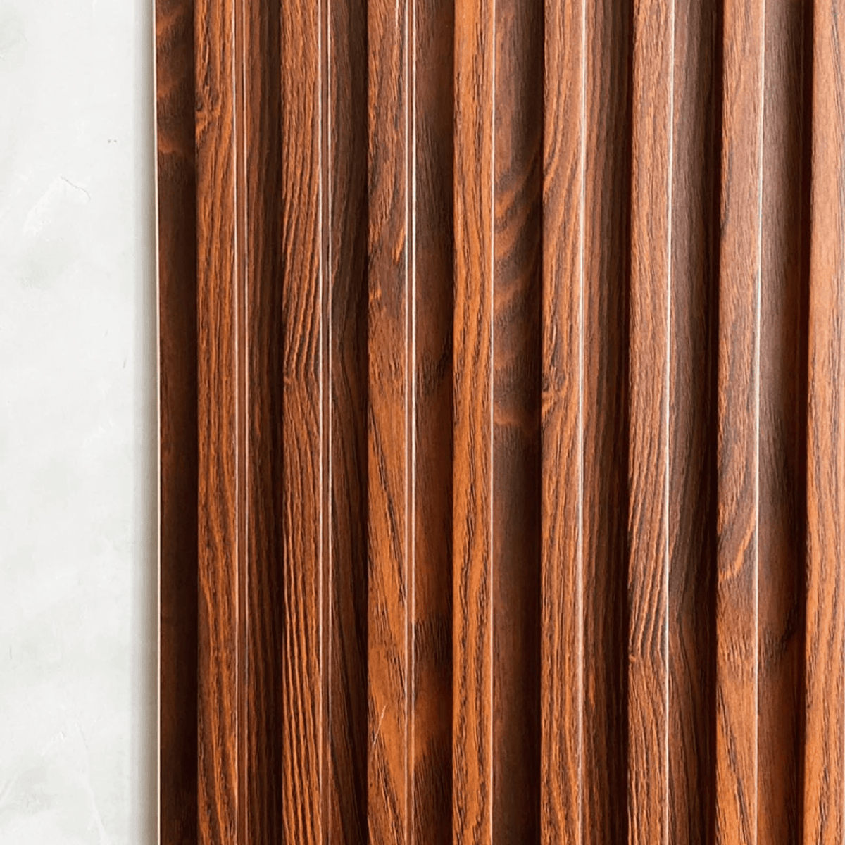 Panel WPC interior Cedro detalle veta caoba natural | SRJ Tu Hogar Uruguay